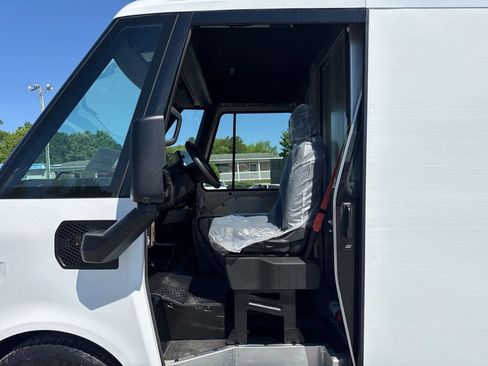 Used 2024 Chevrolet Brightdrop 600 w/ Battery Pack, Max Range AWD/4WD image 9