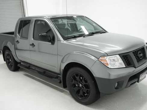 Used 2021 Nissan Frontier SV w/ Midnight Edition Floor Mats RWD image 3