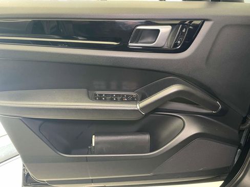 Used 2019 Porsche Cayenne AWD/4WD image 34