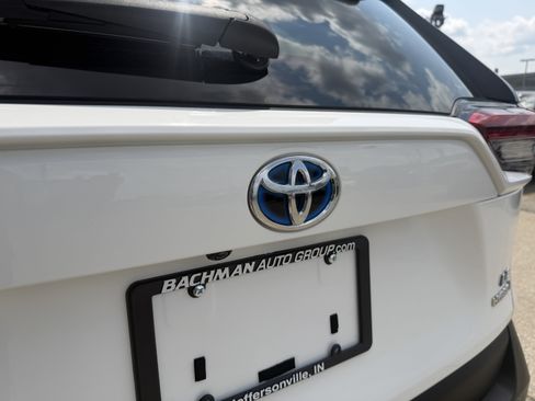 Used 2021 Toyota RAV4 LE AWD/4WD image 8