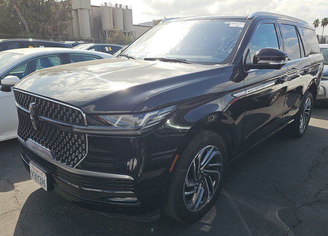 Used 2025 Lincoln Navigator Reserve AWD/4WD image 1