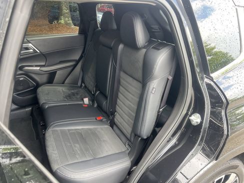Used 2025 Mitsubishi Outlander SE FWD image 14
