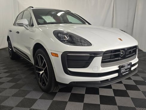 Certified 2023 Porsche Macan AWD/4WD image 9