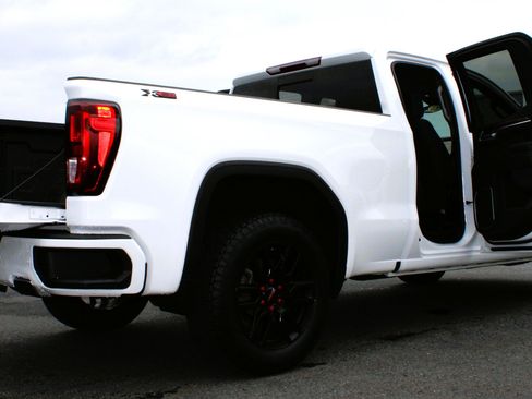 Used 2023 GMC Sierra 1500 Elevation w/ Preferred Package AWD/4WD image 17