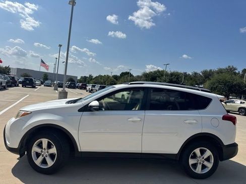 Used 2014 Toyota RAV4 XLE FWD image 5