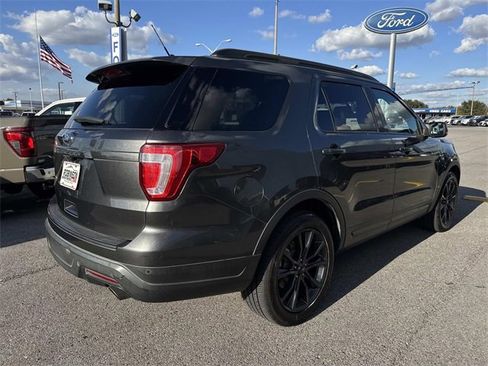 Used 2018 Ford Explorer XLT w/ Equipment Group 202A image 5