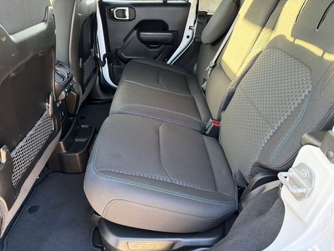 Used 2025 Jeep Wrangler Rubicon w/ Convenience Group image 21