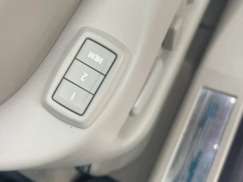Used 2015 Cadillac SRX Luxury w/ Driver Awareness Package FWD image 28