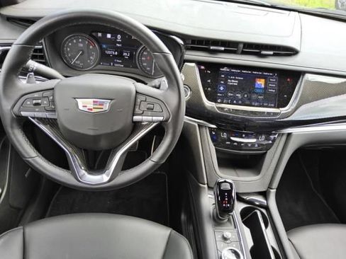 Certified 2025 Cadillac XT6 Sport w/ Technology Package AWD/4WD image 3