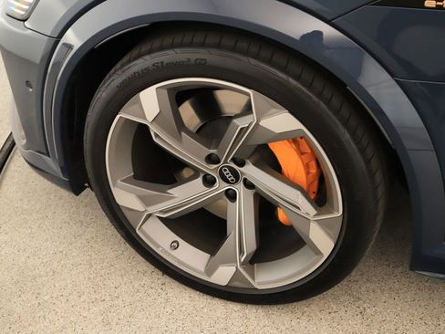 Used 2023 Audi e-tron S Prestige w/ Prestige Package image 32