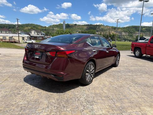 Used 2025 Nissan Altima 2.5 SV FWD image 8