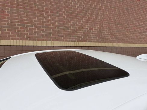 Used 2018 Chevrolet Cruze Premier FWD image 16