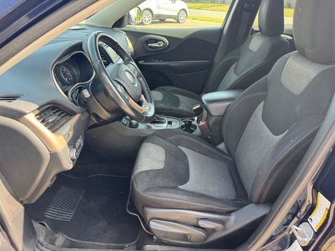 Used 2014 Jeep Cherokee Latitude AWD/4WD image 6