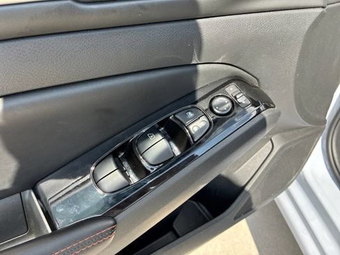 Used 2024 Nissan Altima 2.5 SR AWD/4WD image 20
