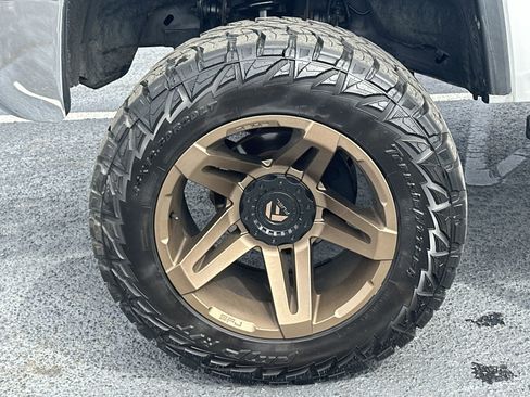 Used 2015 GMC Sierra 1500 SLE w/ SLE Value Package image 13