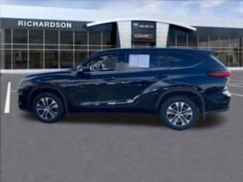 Used 2022 Toyota Highlander XLE image 8
