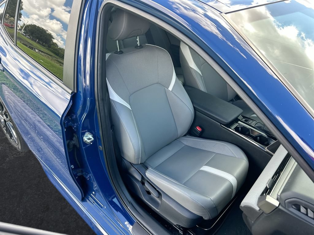Used 2025 Toyota Camry SE w/ Convenience Package FWD image 32
