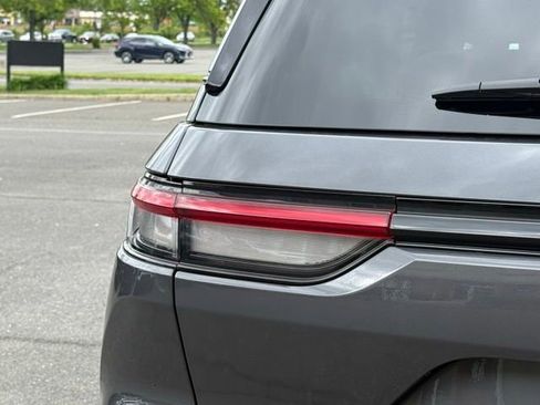 New 2025 Jeep Grand Cherokee Altitude AWD/4WD image 16