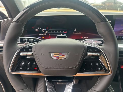 Used 2025 Cadillac Escalade ESV V w/ LPO, ONYX Package image 20