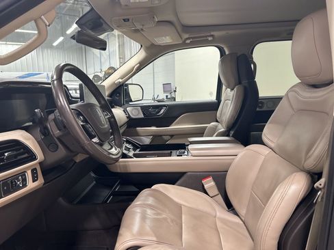 Used 2022 Lincoln Navigator Reserve image 10