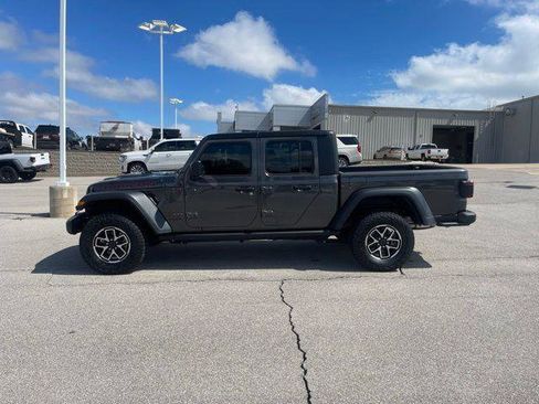 Used 2024 Jeep Gladiator Rubicon w/ Technology Group image 8