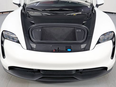 Used 2022 Porsche Taycan image 8