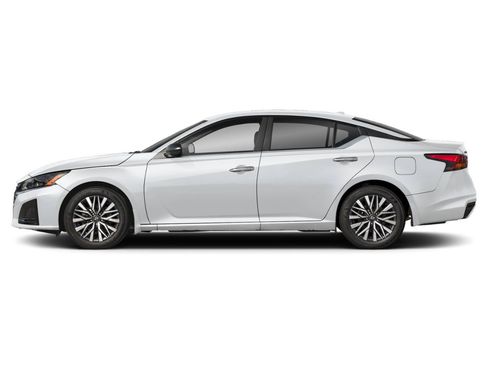 Used 2025 Nissan Altima 2.5 SV FWD image 3