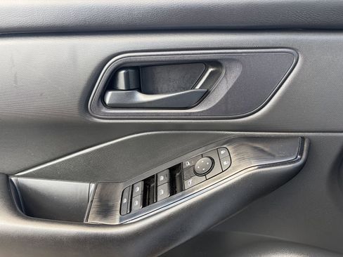 Used 2024 Nissan Rogue S image 23