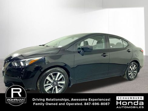 Used 2022 Nissan Versa SV image 2