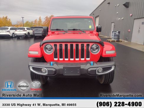 Used 2022 Jeep Wrangler Unlimited Sahara image 2