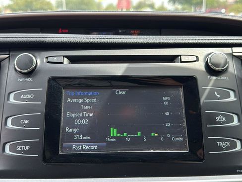 Used 2018 Toyota Highlander LE image 19