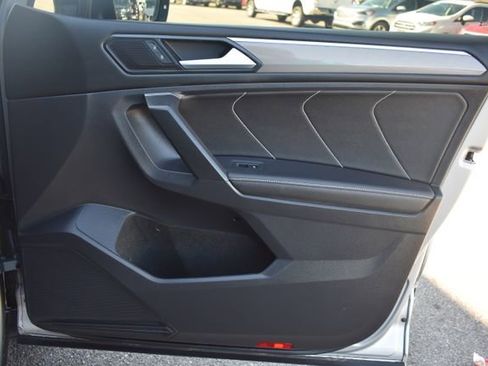 Used 2023 Volkswagen Tiguan SE R-Line image 47