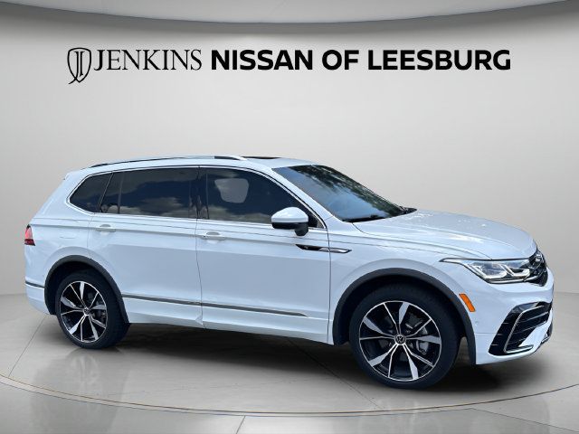 Used 2024 Volkswagen Tiguan SEL R-Line AWD/4WD image 2