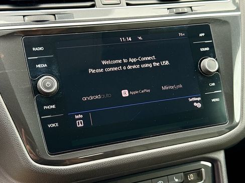Used 2019 Volkswagen Tiguan SE FWD image 17