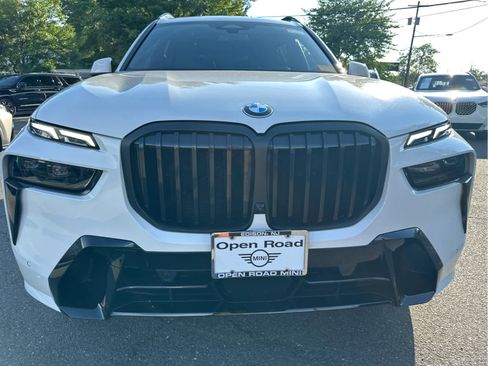 Used 2024 BMW X7 xDrive40i w/ M Sport Package AWD/4WD image 3