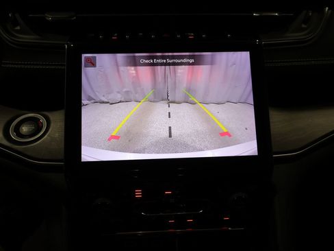 Used 2023 Jeep Grand Cherokee Limited w/ Black Appearance Package image 25