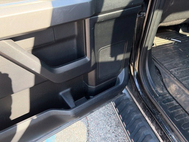 Used 2017 Ford F150 XLT w/ Equipment Group 302A Luxury AWD/4WD image 12