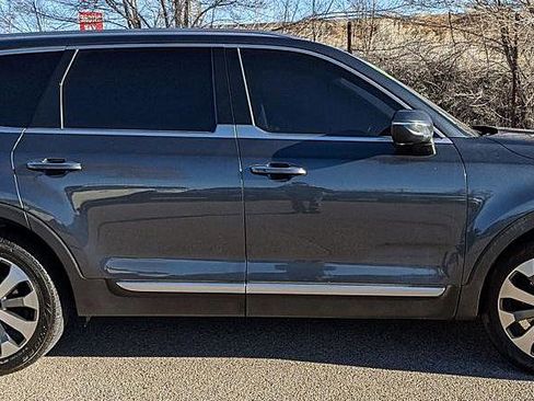 Used 2022 Kia Telluride S image 2