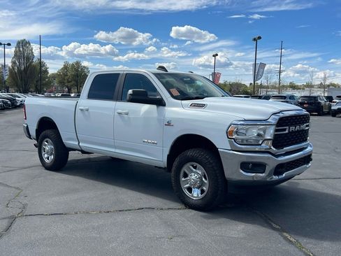 Used 2022 RAM 2500 Big Horn w/ Cold Weather Group AWD/4WD image 4