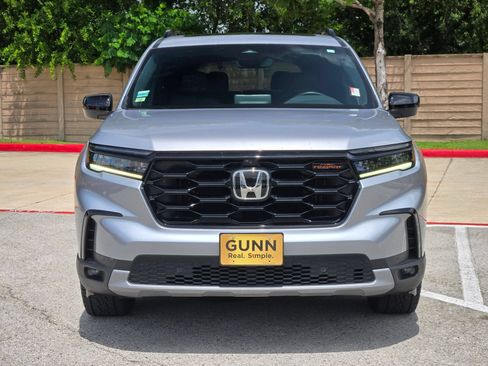 Used 2025 Honda Pilot TrailSport image 8
