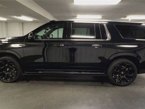 Certified 2025 Chevrolet Suburban High Country image 5