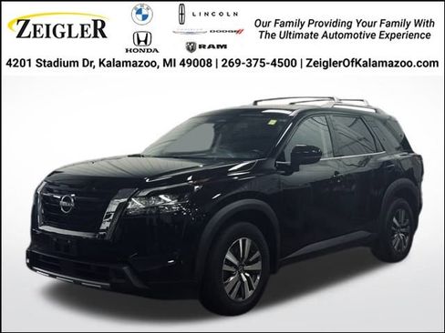 Used 2023 Nissan Pathfinder SL image 1