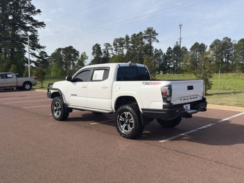 Used 2018 Toyota Tacoma TRD Sport image 7