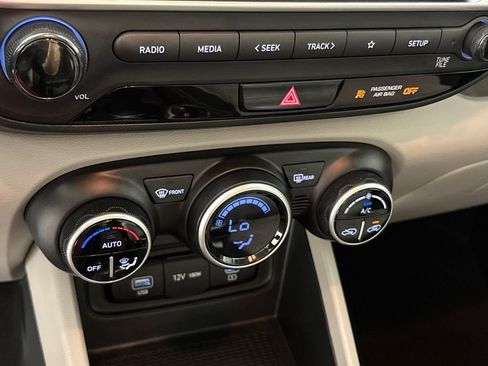 Used 2025 Hyundai Venue SEL FWD image 24