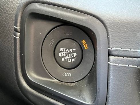 Used 2025 Jeep Wrangler Unlimited Sahara AWD/4WD image 24