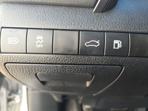 Used 2018 Toyota Camry SE image 15