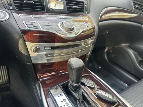 Used 2011 INFINITI M37 w/ Sport Pkg RWD image 30