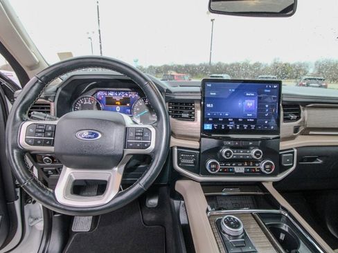 Used 2024 Ford Expedition Limited image 31