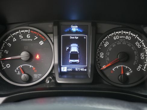 Used 2020 Toyota Tacoma SR AWD/4WD image 15