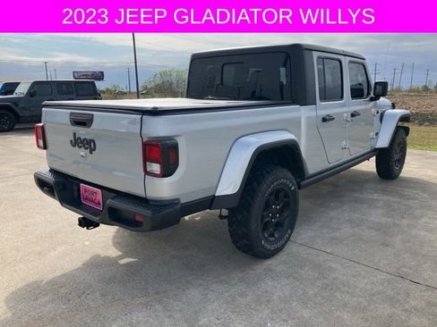 Used 2023 Jeep Gladiator Willys image 7